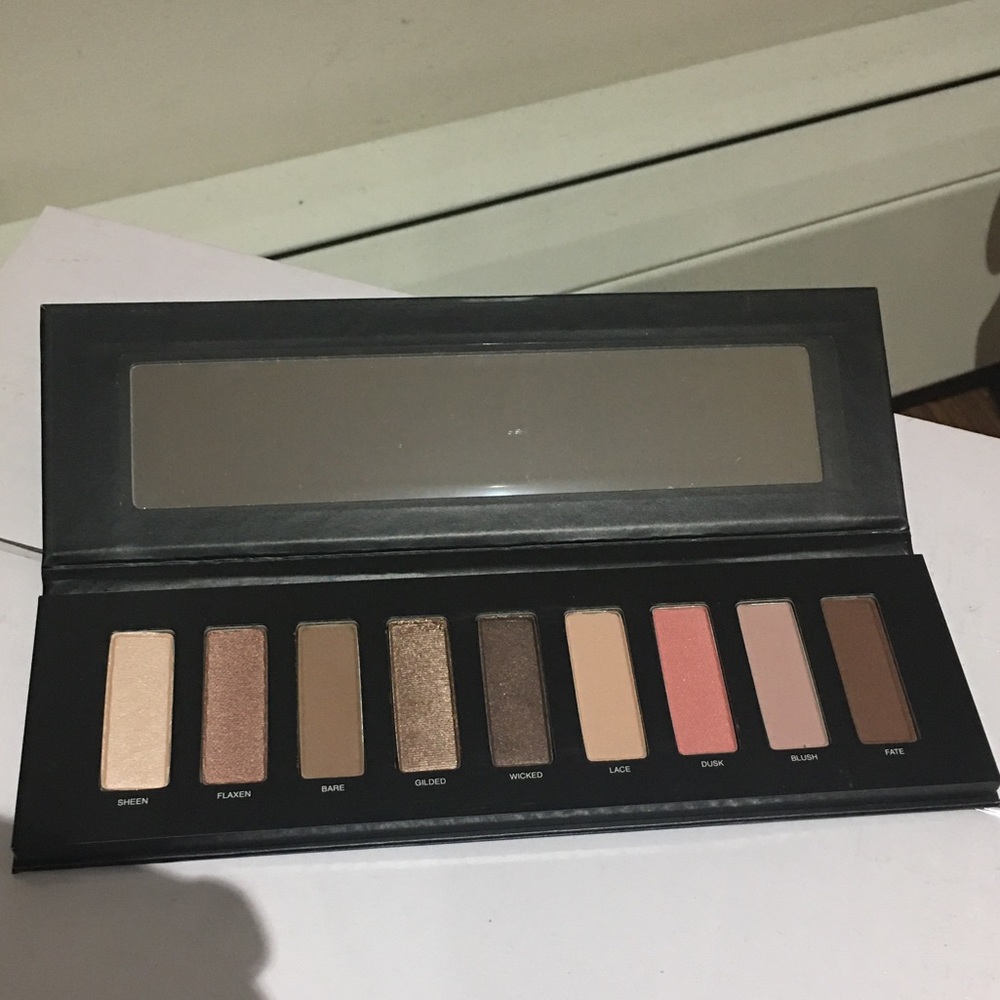 Studio makeup ease to wear palette